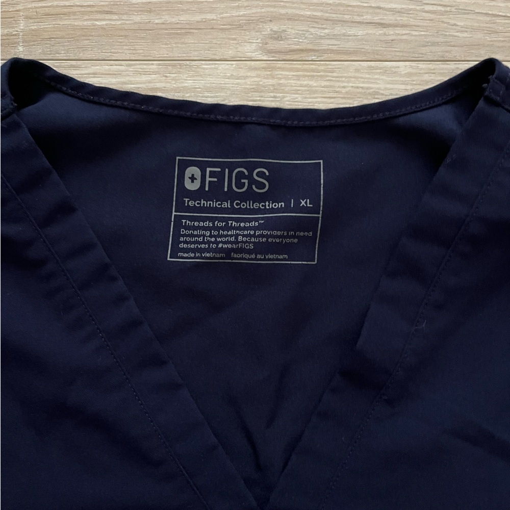 FIGS Women’s Slim Casma Scrub Top Navy Blue - Size XL - Picture 3 of 6